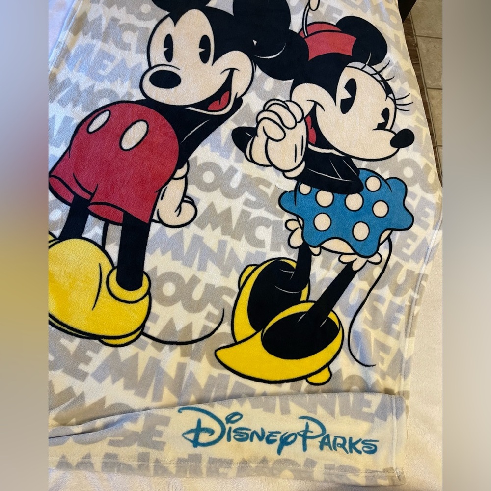 Disney Parks Mickey and Minnie Mouse Blanket